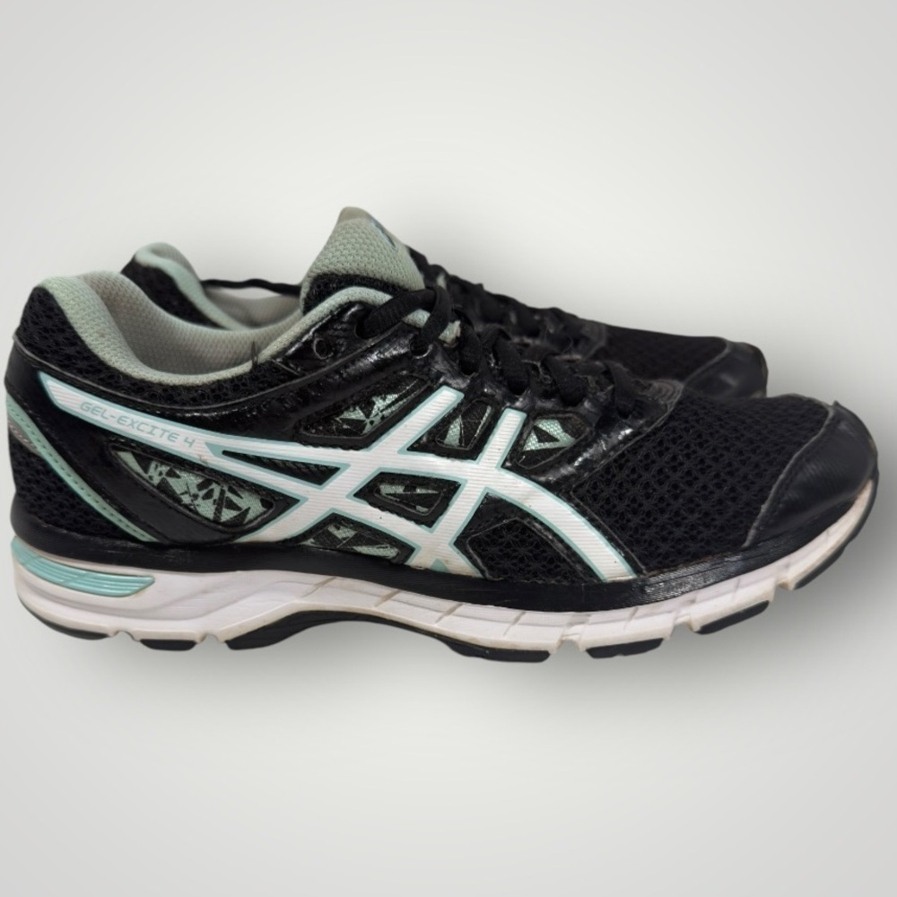 Women’s Asics Gel Excite 4 size 8